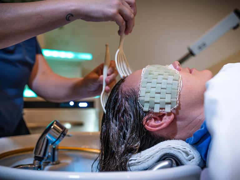 50-Minute Head Spa + Spa & Pool Access