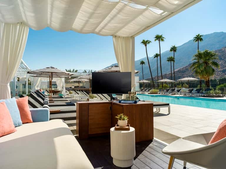 VIP Mountain View Cabana