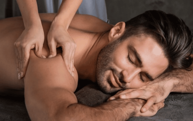 100-Minute Restful Aromatherapy Massage + Spa Pass
