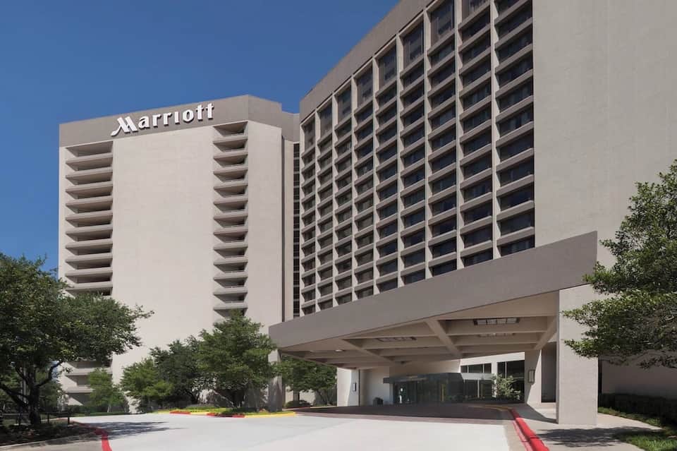 Marriott hotel exterior with multi-story white building and clear blue sky