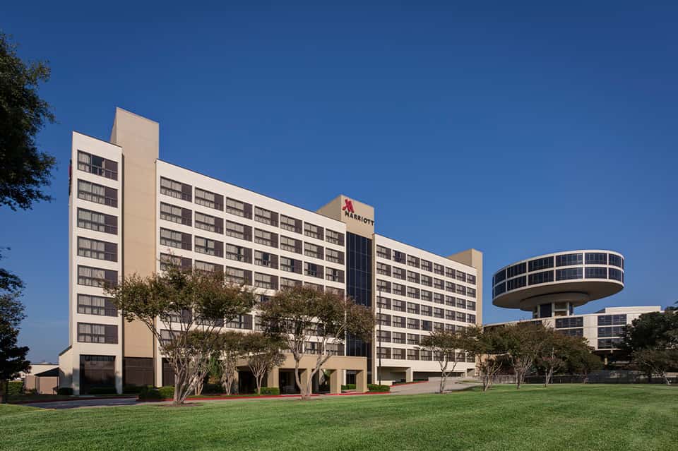 Marriott hotel with curved architecture and sculptural tower element