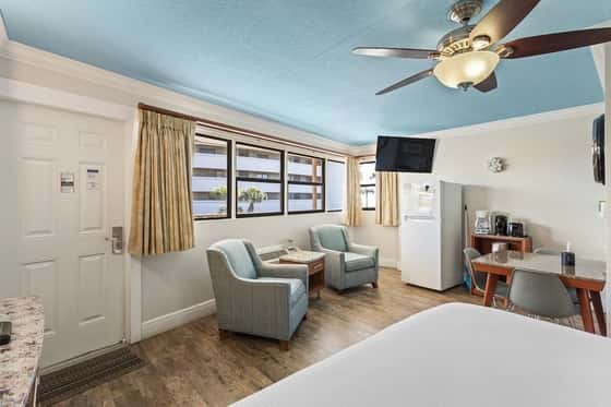 Plaza Beach Hotel - Beachfront Resort