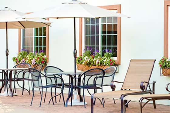Irish Cottage Inn & Suites