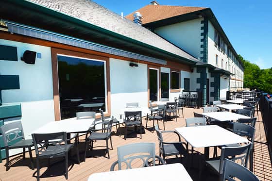 Irish Cottage Inn & Suites