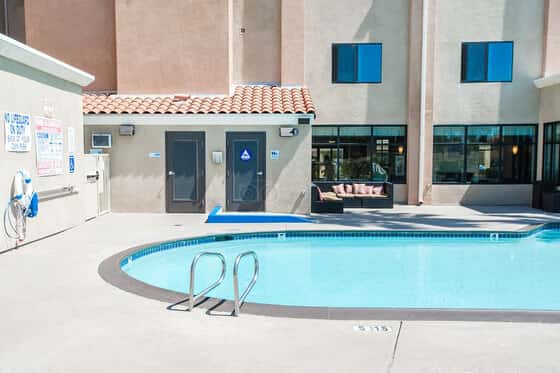 Holiday Inn Express & Suites Carlsbad Beach, an IHG Hotel