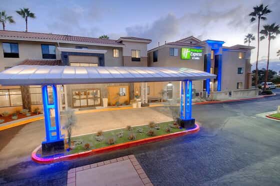 Holiday Inn Express & Suites Carlsbad Beach, an IHG Hotel