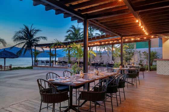 Thompson Zihuatanejo