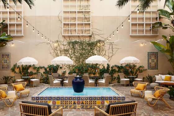 Pasadena Hotel & Pool