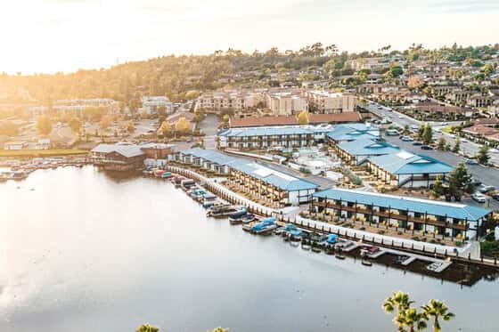 Lakehouse Resort
