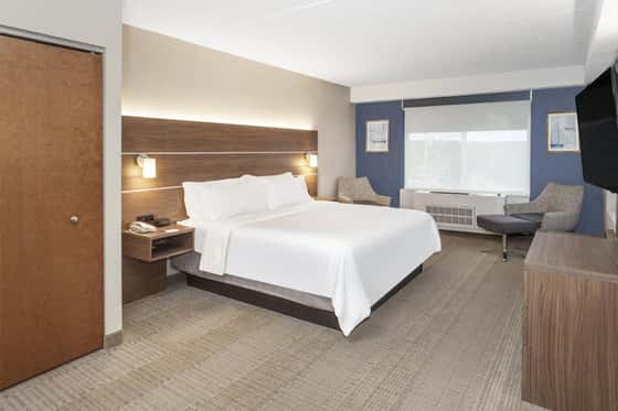 Holiday Inn Express & Suites Long Island-East End