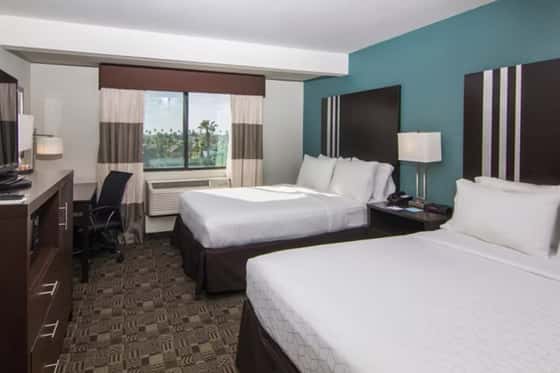 Holiday Inn Express & Suites Carlsbad Beach, an IHG Hotel