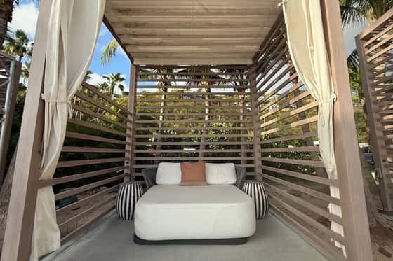 Buoy Haus Beach Resort St. Thomas, Autograph Collection