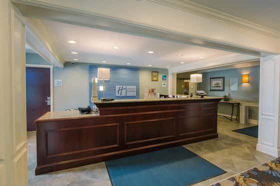 Holiday Inn Express & Suites Merrimack by IHG