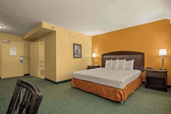 Airport Honolulu Hotel, Trademark Collection by Wyndham