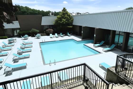 DoubleTree by Hilton Pittsburgh - Green Tree