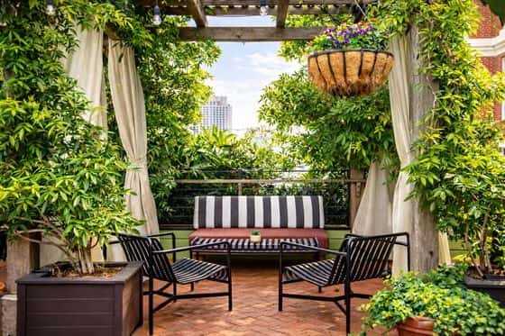 High Five Pool & Rooftop Bar