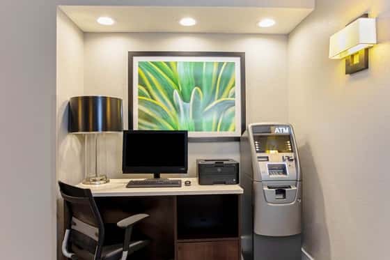 La Quinta Inn & Suites by Wyndham Orlando Airport