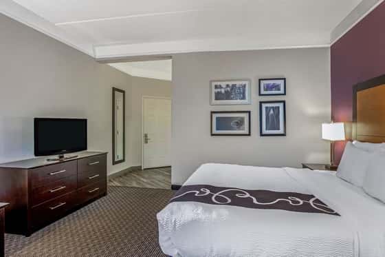 La Quinta Inn & Suites by Wyndham Orlando Airport