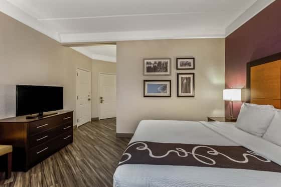 La Quinta Inn & Suites by Wyndham Orlando Airport