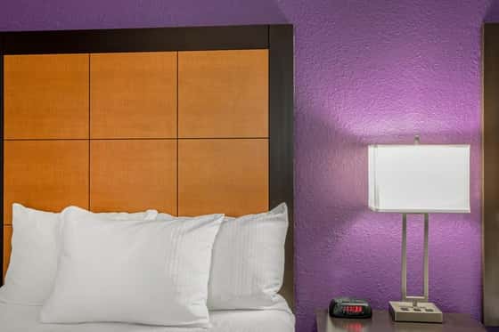 La Quinta Inn & Suites by Wyndham Orlando Airport
