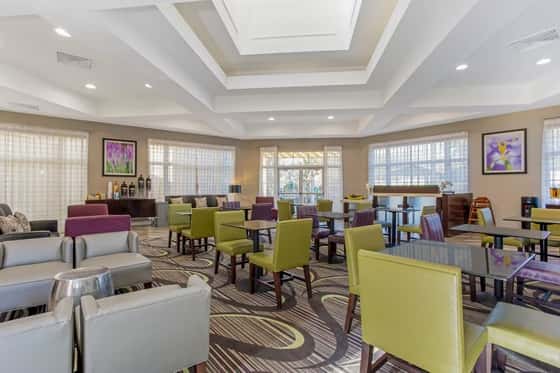 La Quinta Inn & Suites by Wyndham Orlando Airport