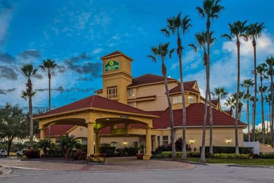 La Quinta Inn & Suites by Wyndham Orlando Airport