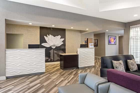 La Quinta Inn & Suites by Wyndham Orlando Airport