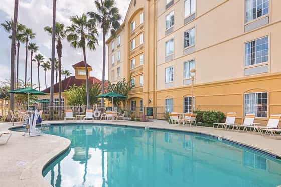 La Quinta Inn & Suites by Wyndham Orlando Airport