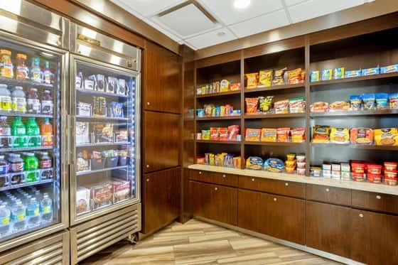 La Quinta Inn & Suites by Wyndham Orlando Airport