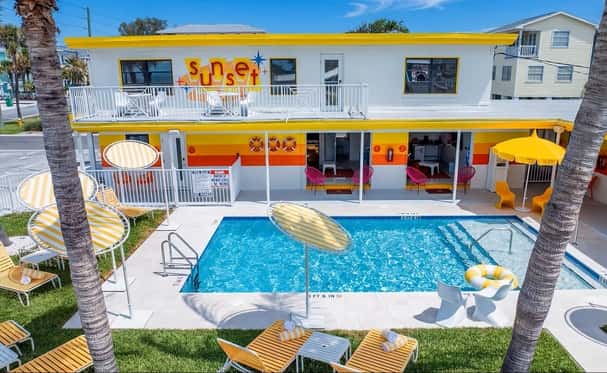 Sunset Inn & Cabanas