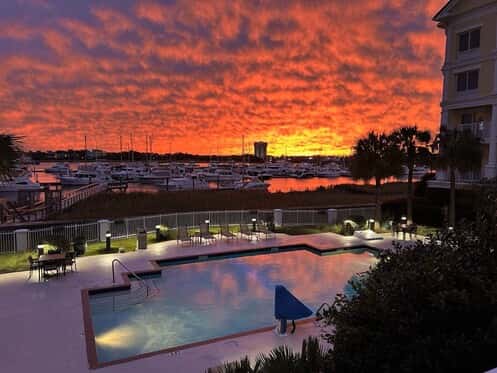 Courtyard by Marriott Charleston Waterfront