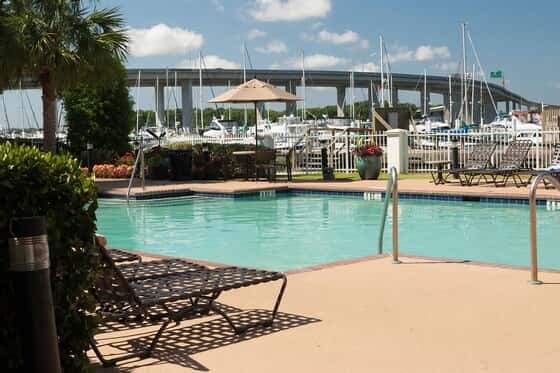 Courtyard by Marriott Charleston Waterfront