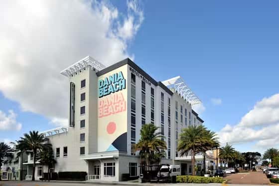 Hotel Dello Fort Lauderdale Airport, Tapestry Collection by Hilton