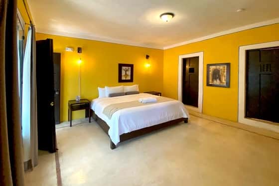 Art 64 Guest House – Adults Only