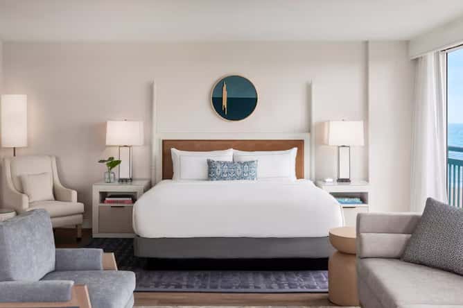 The Singer Oceanfront Resort, Curio Collection by Hilton