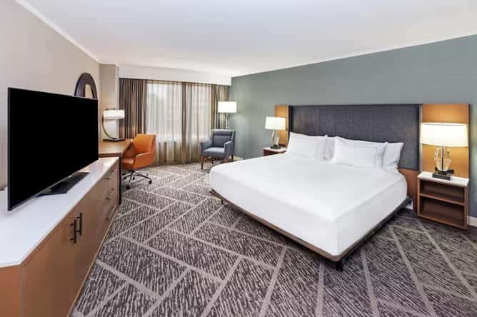 DoubleTree by Hilton Hotel Tulsa - Warren Place