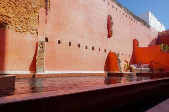 Las Ruinas Bathhouse and Gym