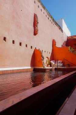 Las Ruinas Bathhouse and Gym