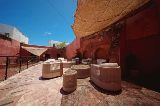 Las Ruinas Bathhouse and Gym