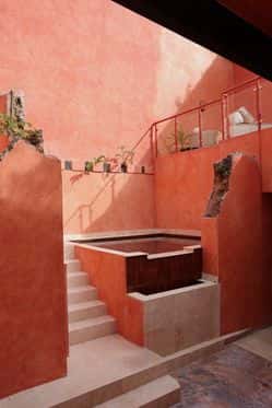 Las Ruinas Bathhouse and Gym