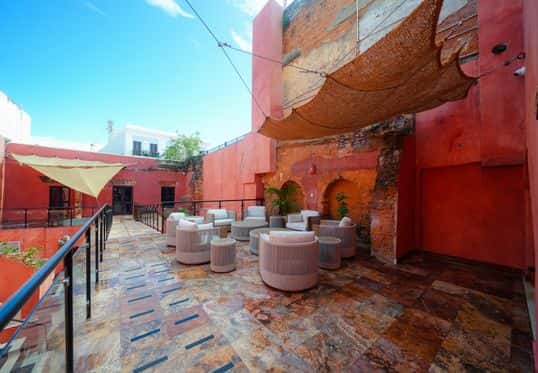 Las Ruinas Bathhouse and Gym