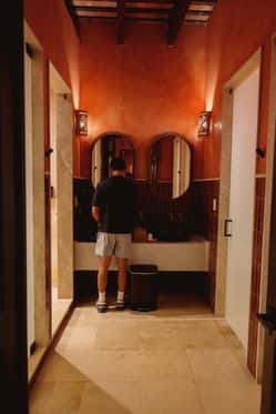 Las Ruinas Bathhouse and Gym