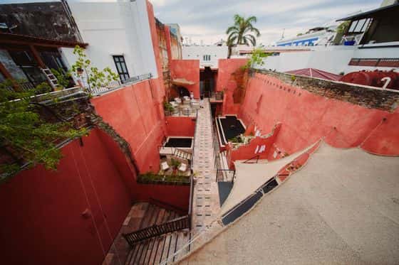 Las Ruinas Bathhouse and Gym