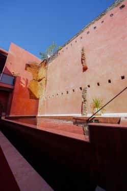 Las Ruinas Bathhouse and Gym