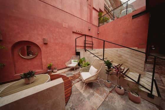 Las Ruinas Bathhouse and Gym