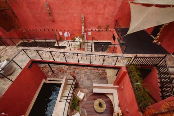 Las Ruinas Bathhouse and Gym