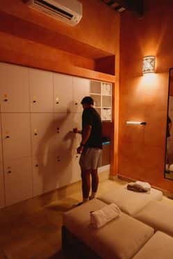 Las Ruinas Bathhouse and Gym