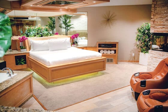Sybaris Pool Suites Mequon