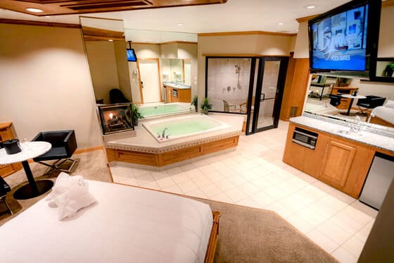 Sybaris Pool Suites Mequon