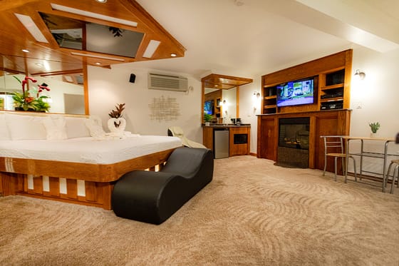 Sybaris Pool Suites Downers Grove